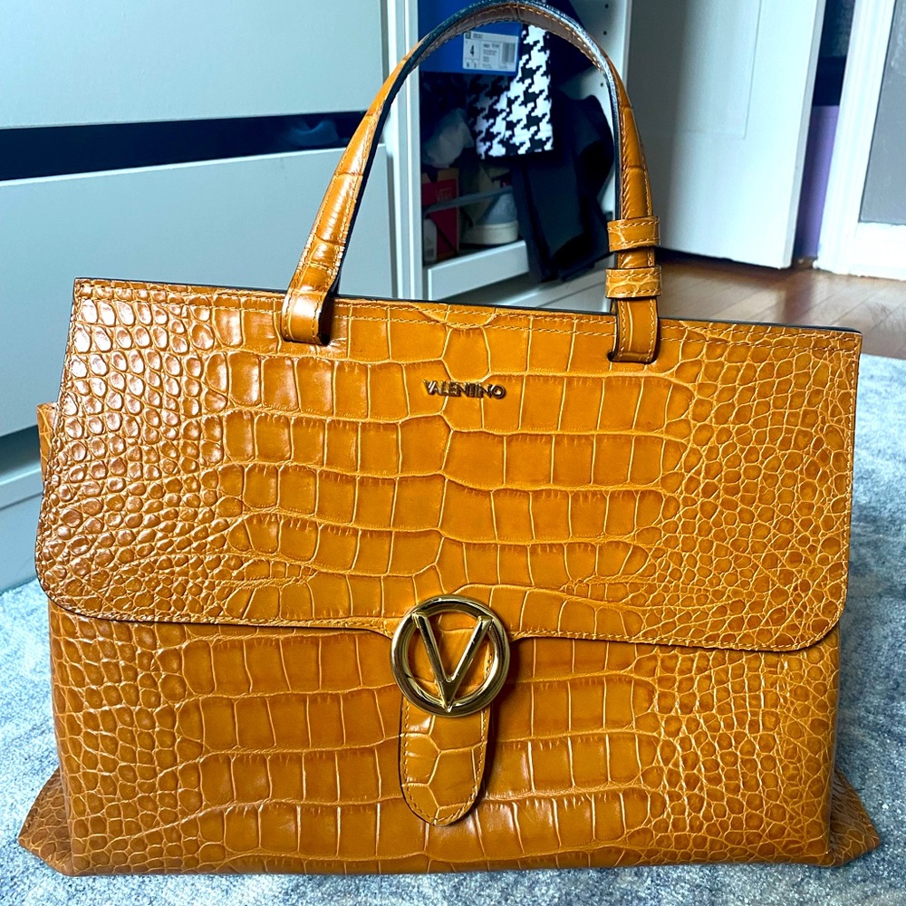 NWT VALENTINO !!!